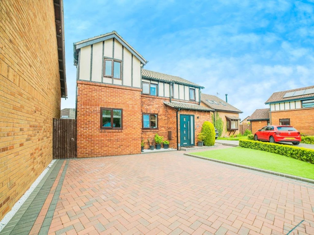 4 bed detached house for sale in Maerdy Park, Pencoed, Bridgend CF35, £305,000 Zoopla