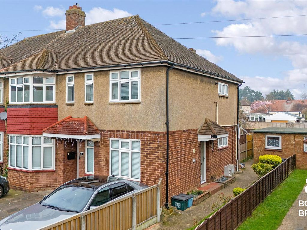 2 bed for sale in Walden Way, Ilford IG6, £325,000 Zoopla