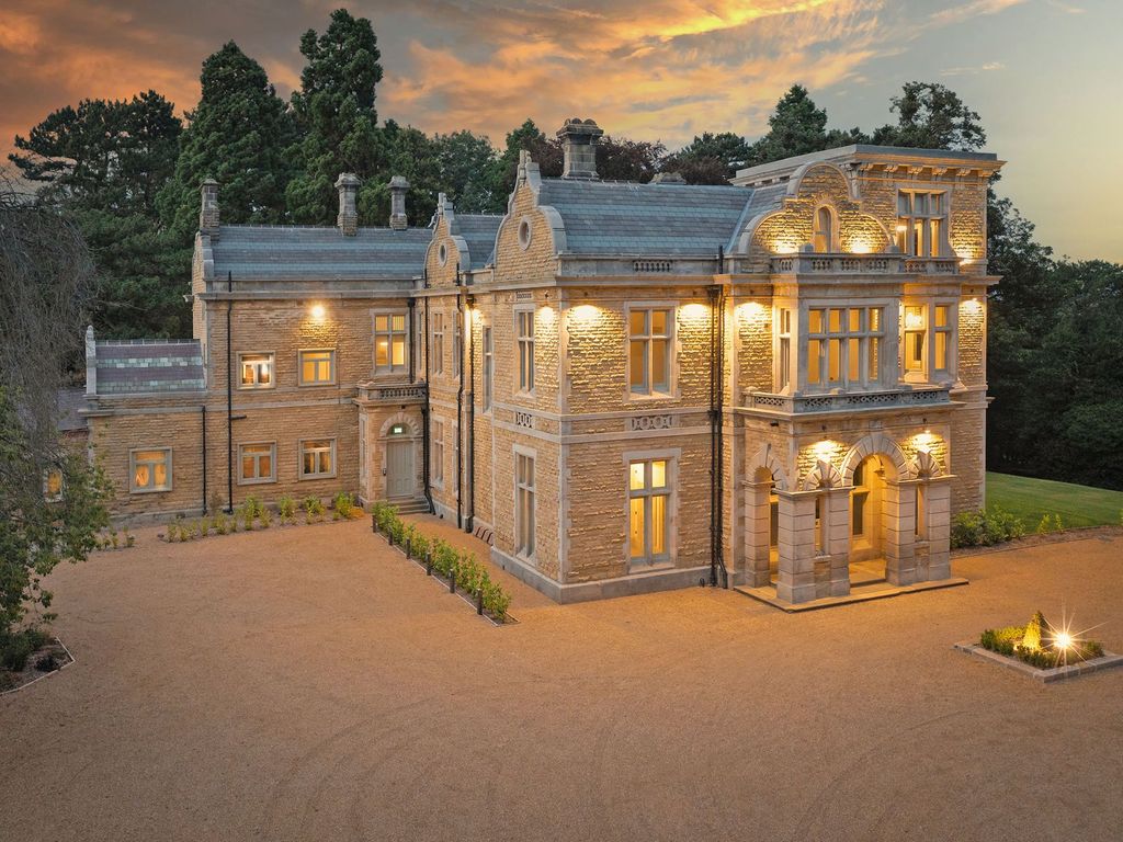 2 bed flat for sale in Hemsworth Walk, Ripon HG4, £300,000 Zoopla