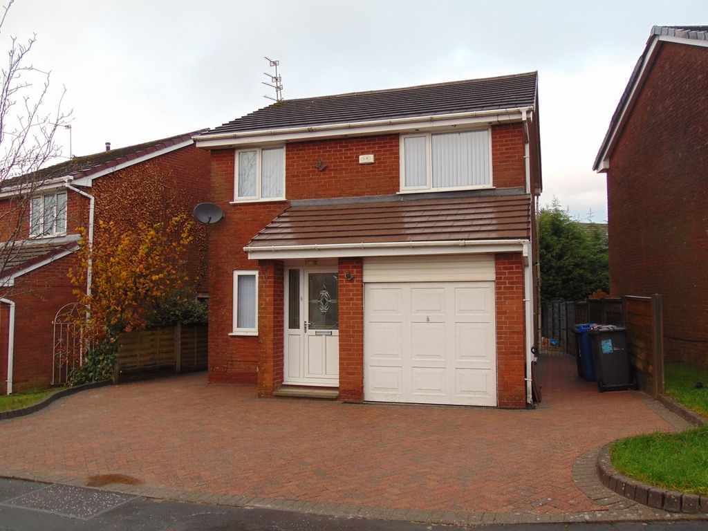 3 bed detached house to rent in Edmonton Drive, Blackburn BB2, £950 pcm