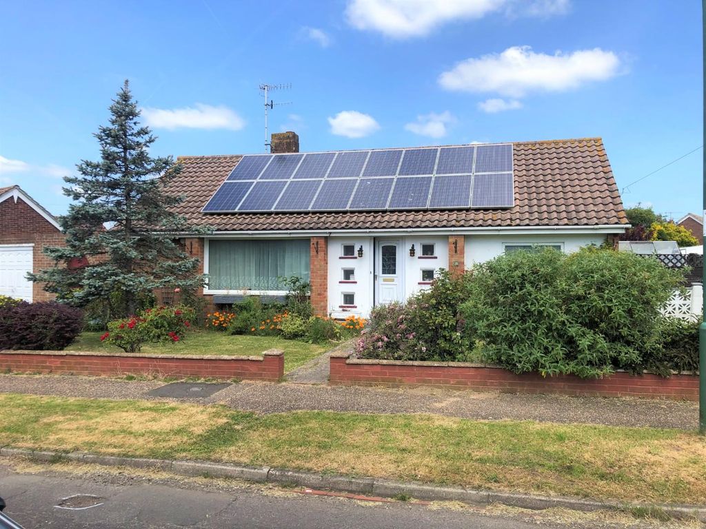2 bed detached bungalow for sale in Thirlmere Crescent, Sompting, Lancing BN15, £390,000 Zoopla