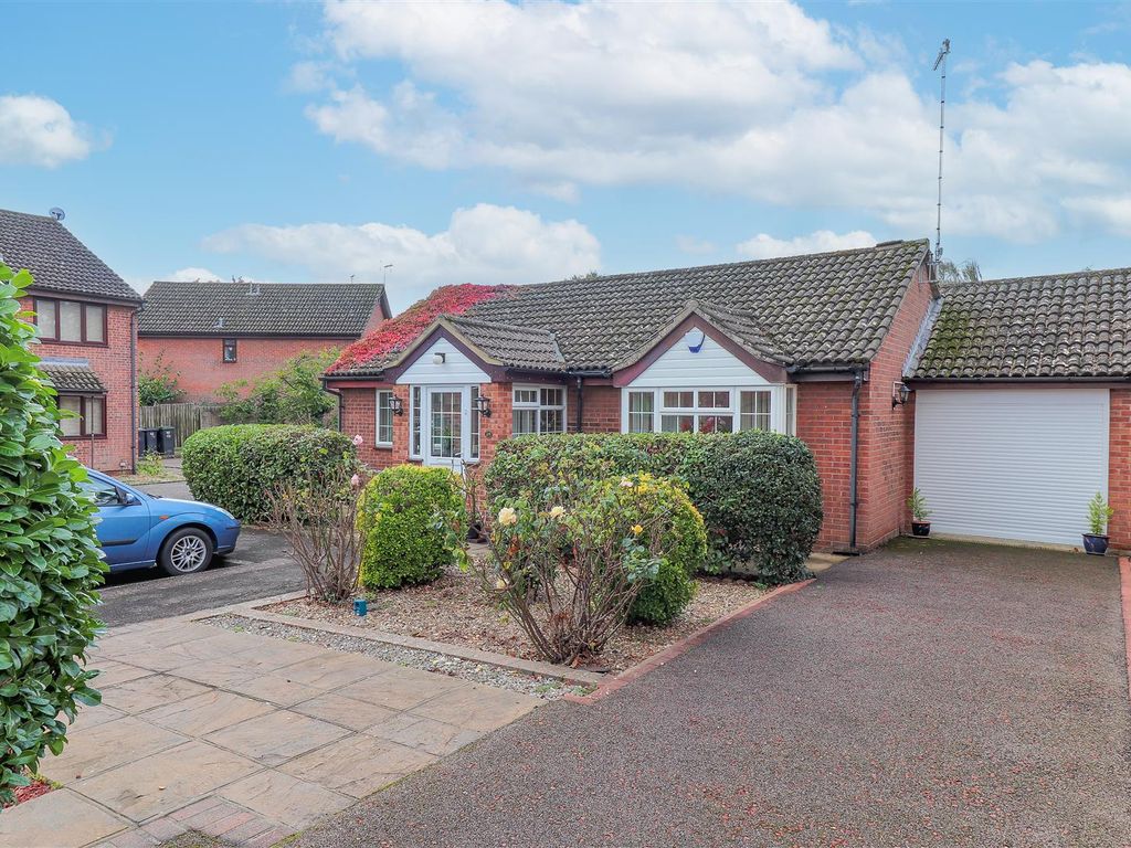 2 bed detached bungalow for sale in Pinecroft Way, Needham Market