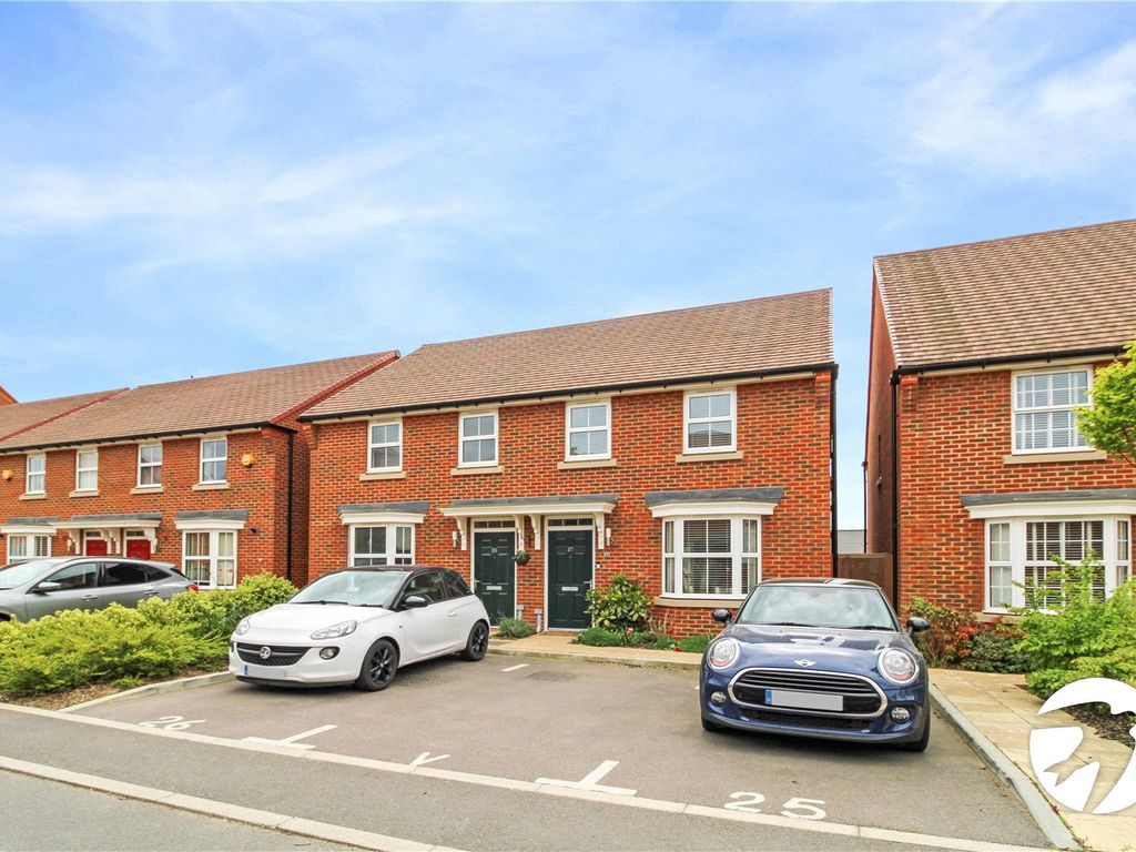 3 bed semidetached house for sale in Hoadley End, Castle Hill
