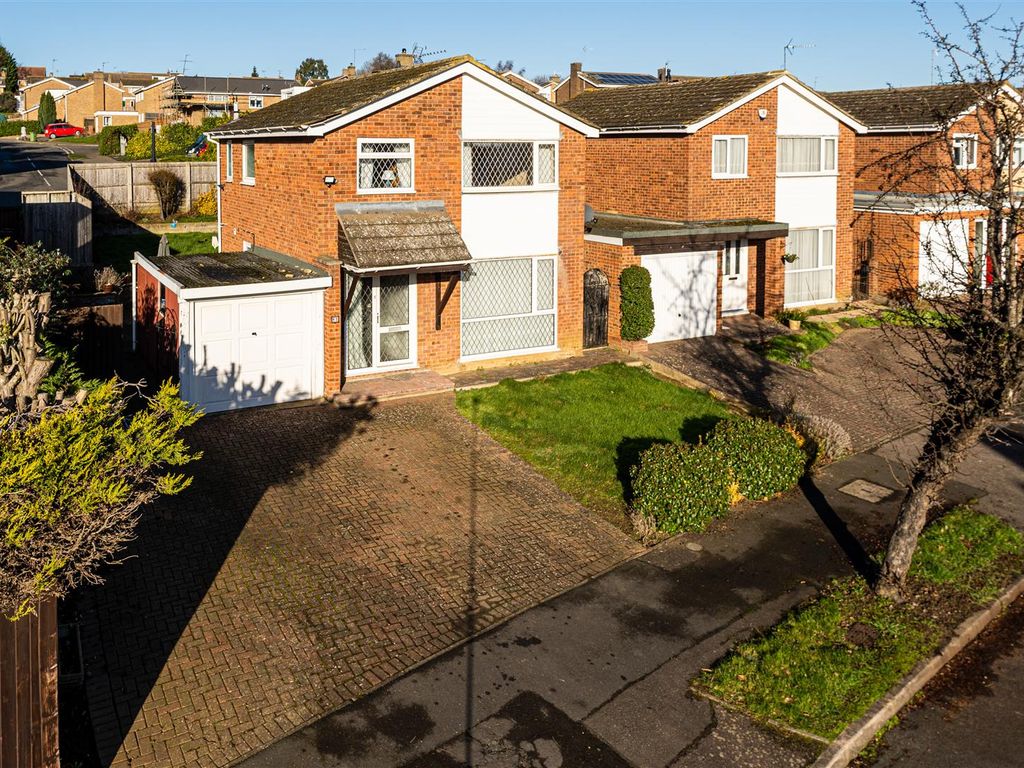 3 bed detached house for sale in Fallowfield, Wellingborough NN9, £300,000 Zoopla