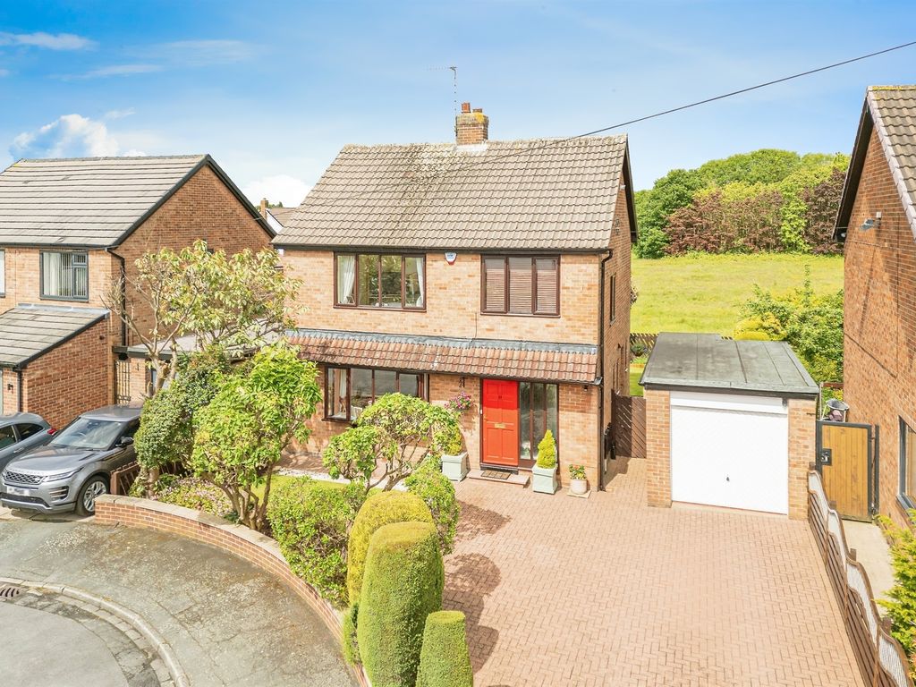 4 bed detached house for sale in Red Hall Gardens, Leeds LS17, £435,000