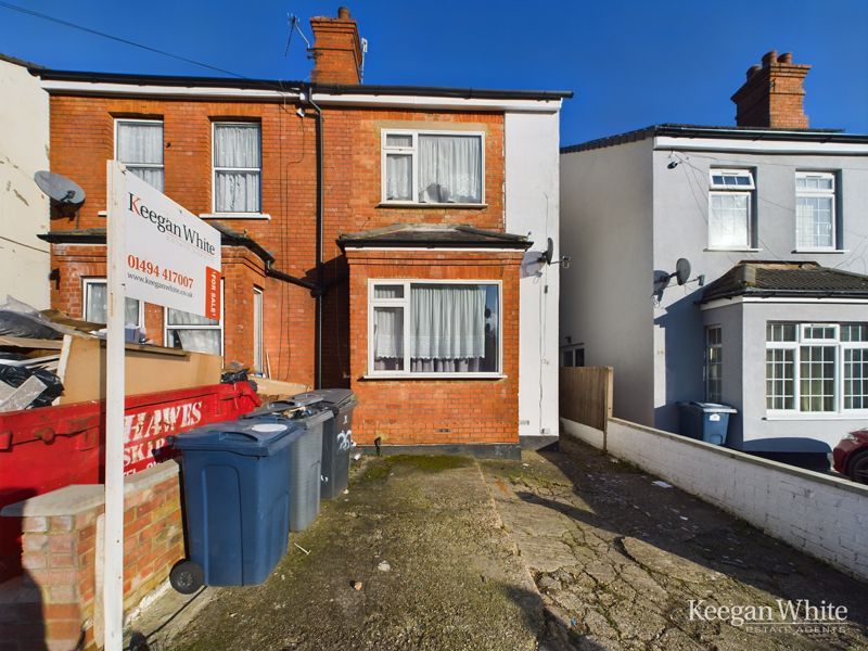 3 bed semidetached house for sale in Kitchener Road, High HP11
