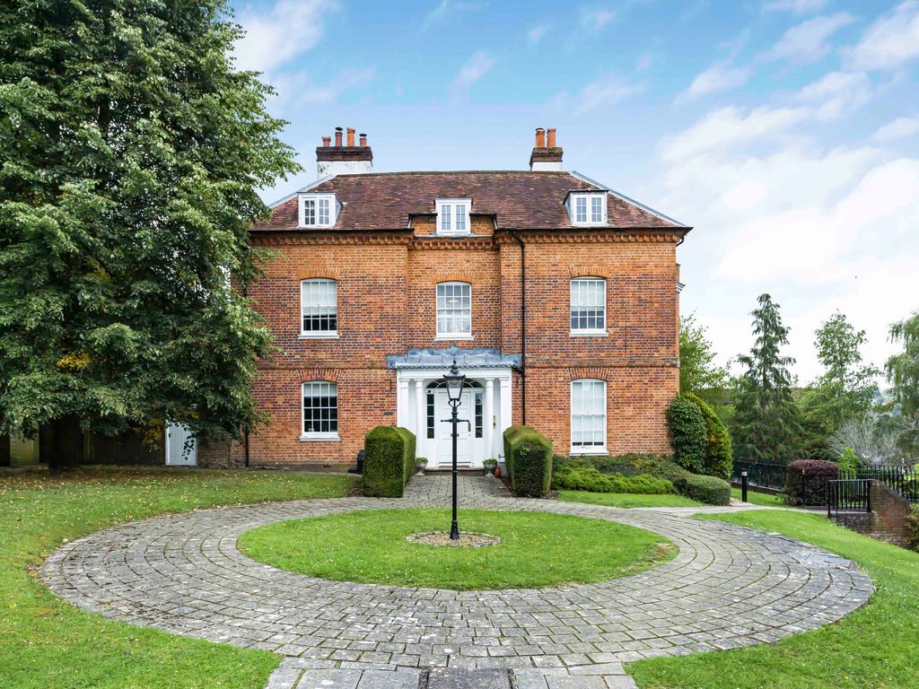 3 bed flat for sale in Rutland Street, High HP11, £425,000 Zoopla