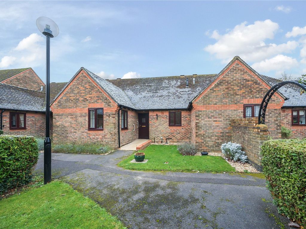 2 bed bungalow for sale in Highfield Court, Burghfield Common, Reading