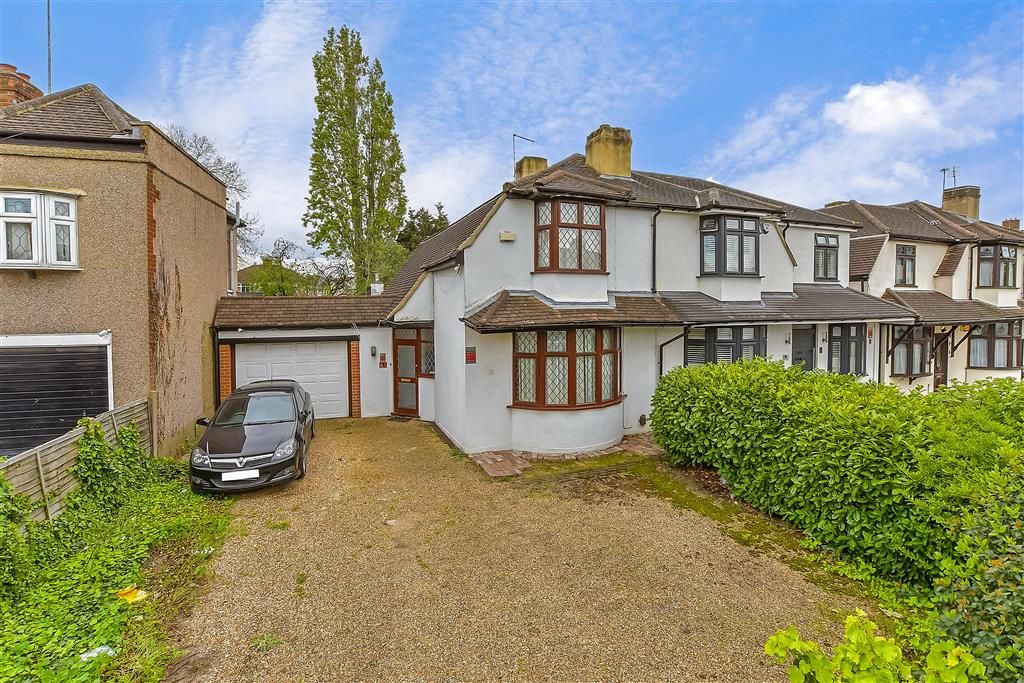 2 bed semidetached house for sale in Stradbroke Grove, Clayhall