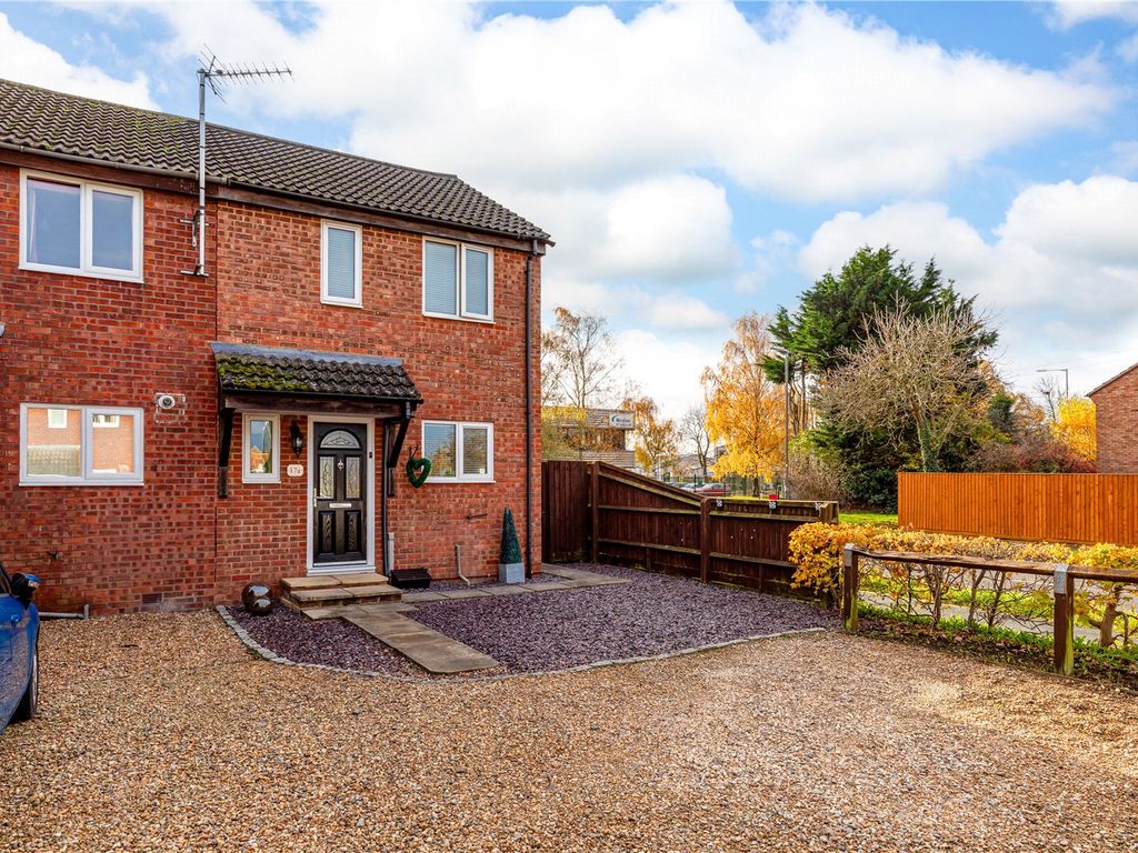 2 bed end terrace house for sale in Eliot Close, Aylesbury HP19, £