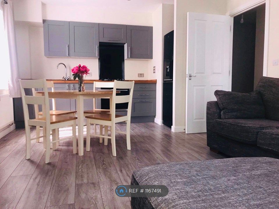 2 bed flat to rent in Azure Court, Feltham TW13 Zoopla