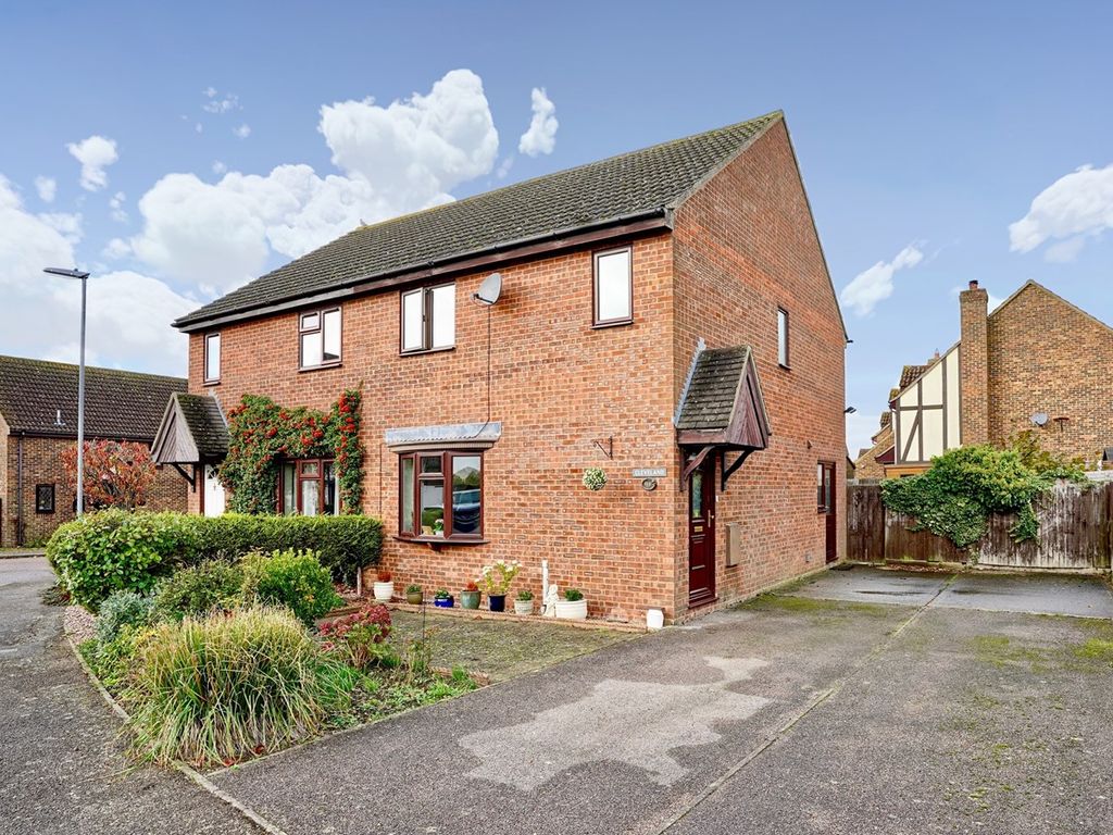 3 bed semidetached house for sale in Hunters Way, Kimbolton