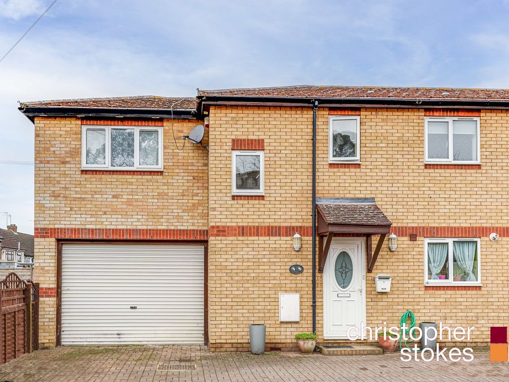 3 bed semidetached house for sale in Nazeingbury Close, Nazeing