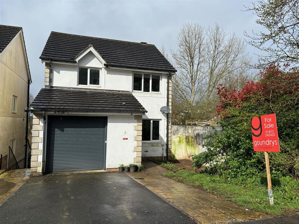 5 bed detached house for sale in Kel Avon Close, Truro TR1, £400,000