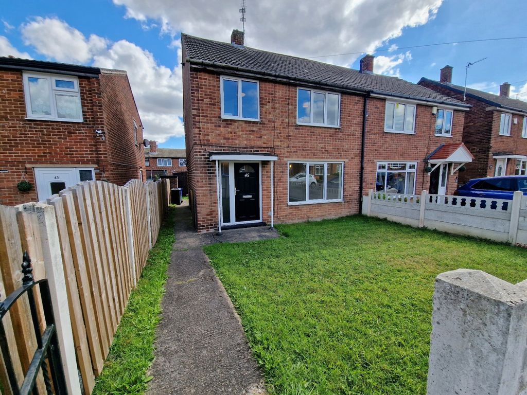 3 bed semidetached house for sale in West End Avenue, Royston