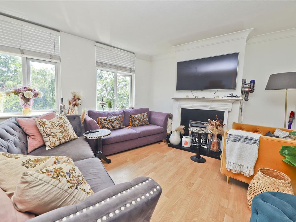 3 bed flat to rent in Victoria Road, Ruislip HA4, £1,700 pcm Zoopla