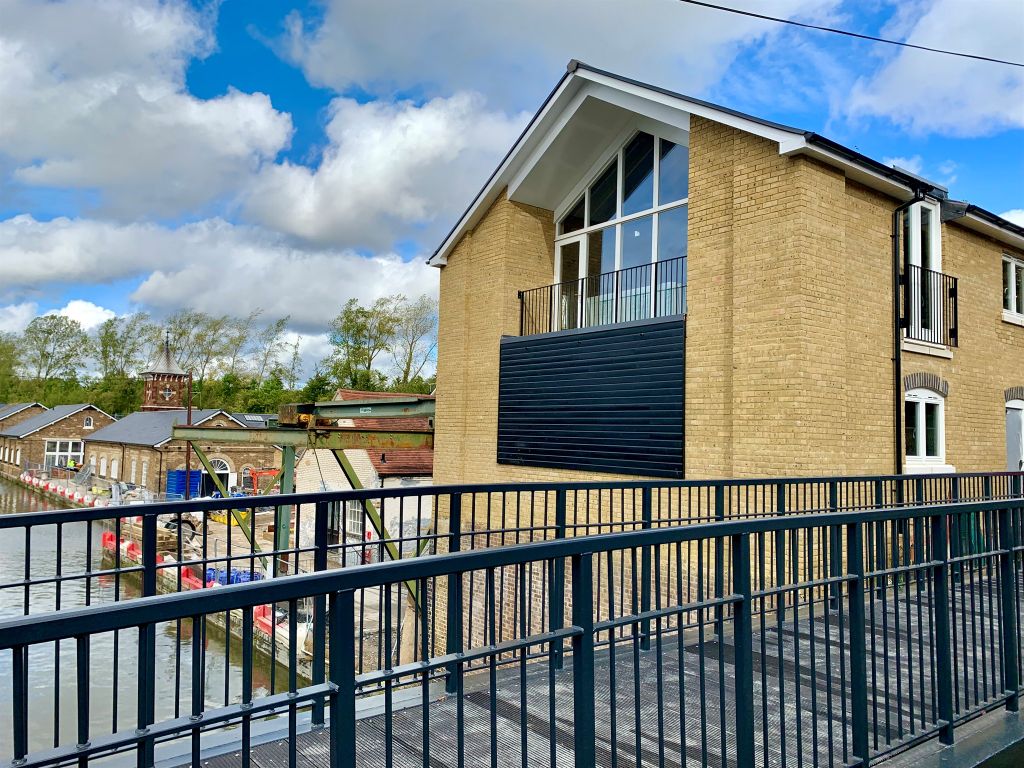 New home, 3 bed end terrace house for sale in Bulbourne Yard, Bulbourne