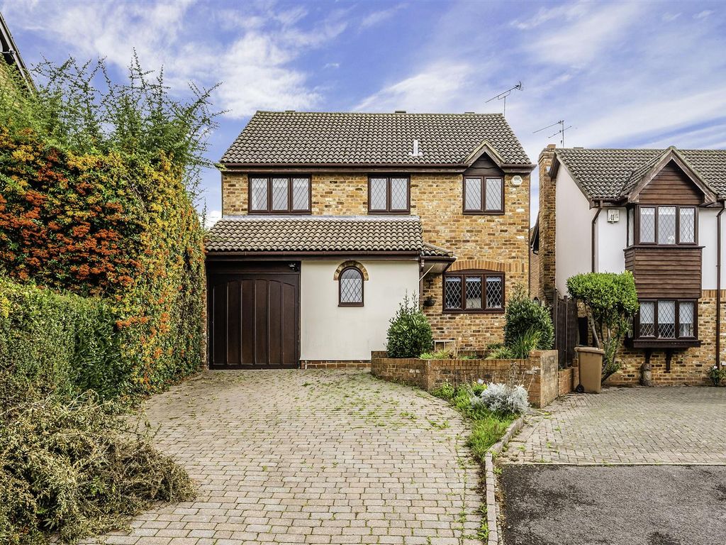 4 bed detached house for sale in Fairacres, Tadworth KT20 Zoopla