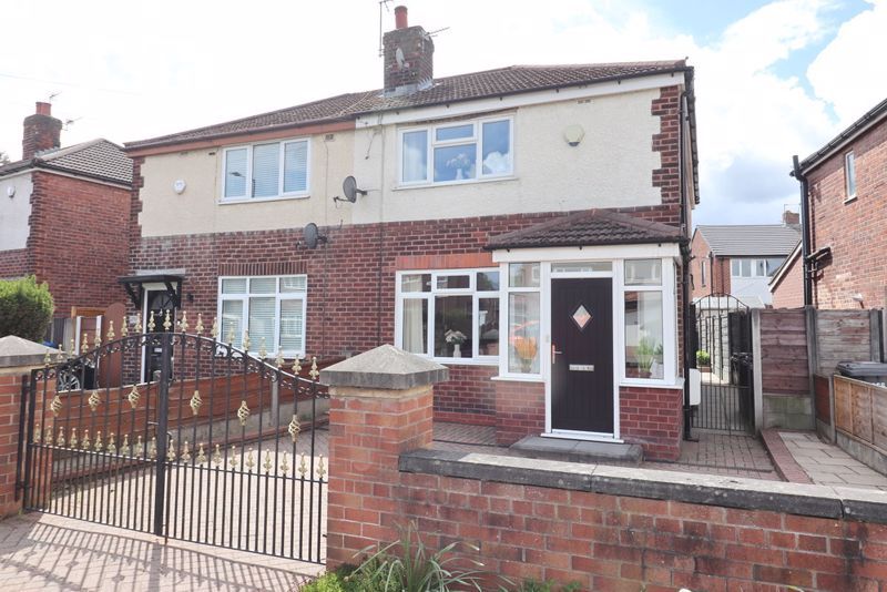 2 bed semidetached house for sale in Mosley Common Road, Worsley