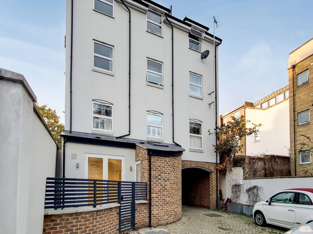 Abberley Mews, Clapham, London SW4