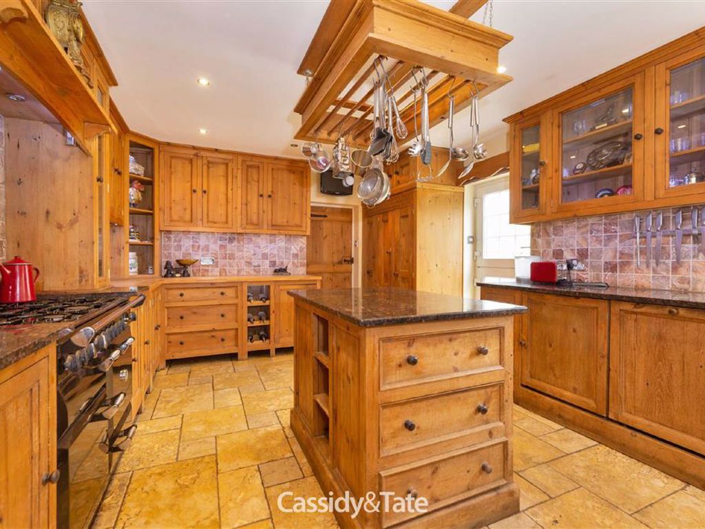 Property Details For Fern House Station Road Bricket Wood St