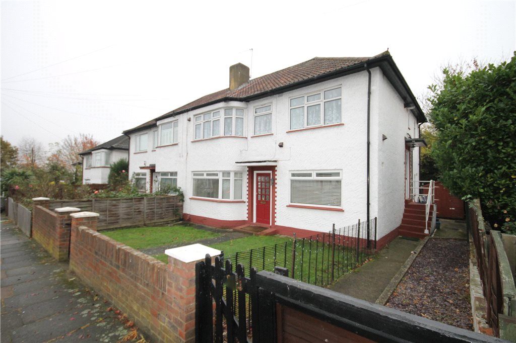 2 bed flat to rent in Hexham Gardens, Isleworth TW7, £1,850 pcm Zoopla