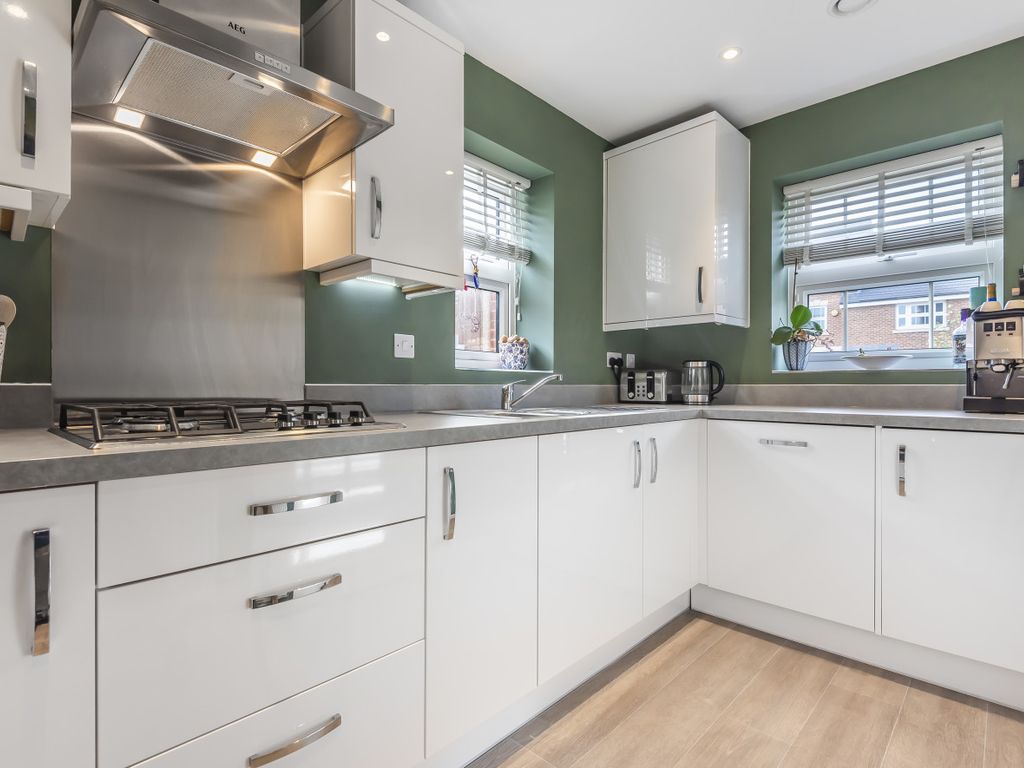 3 bed detached house for sale in Oak Avenue, Wokingham, Berkshire RG40