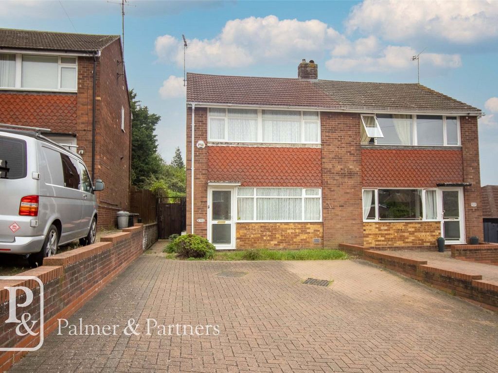 3 bed semidetached house for sale in Hugh Dickson Road, Colchester