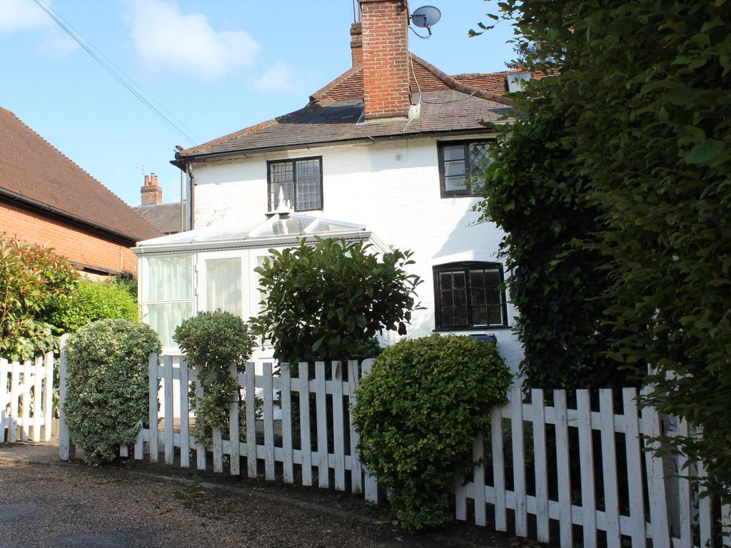 2 bed cottage to rent in Godalming, Surrey GU7, £1,400 pcm Zoopla
