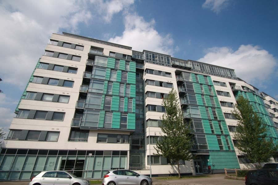 Parking/garage to rent in Manor Mills, Ingram Street. Leeds, West