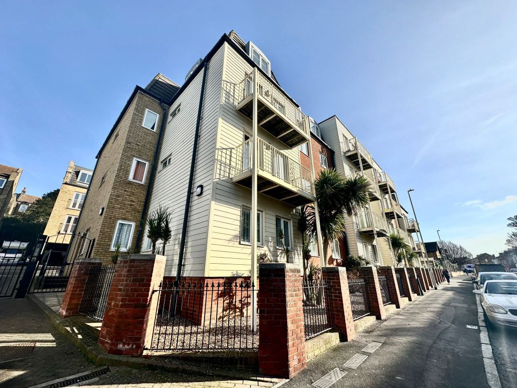 2 bed flat to rent in Dane Road, Margate CT9 Zoopla