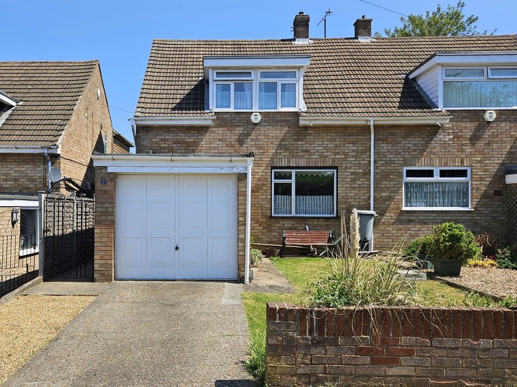 4 bed semidetached house for sale in Sandalwood Close, Luton LU3 Zoopla