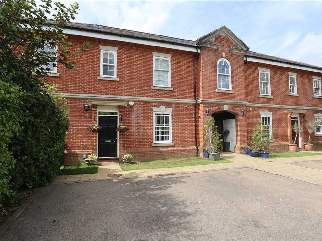 2 bed for sale in Wallace Square, Coulsdon CR5, £350,000 Zoopla