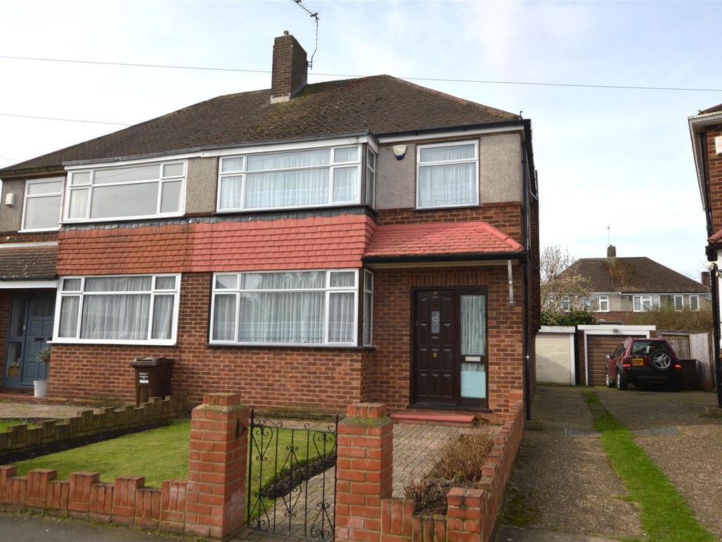 3 bed semidetached house for sale in Arnold Crescent, Isleworth TW7, £