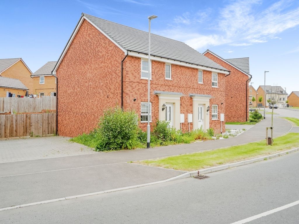 3 bed semidetached house for sale in Wallis Drive, Leighton Buzzard