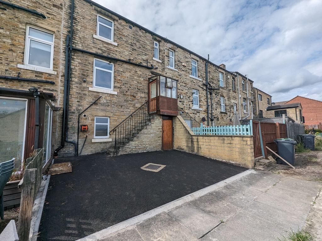 3 bed terraced house to rent in Mount Pleasant Street, Huddersfield HD5 Zoopla