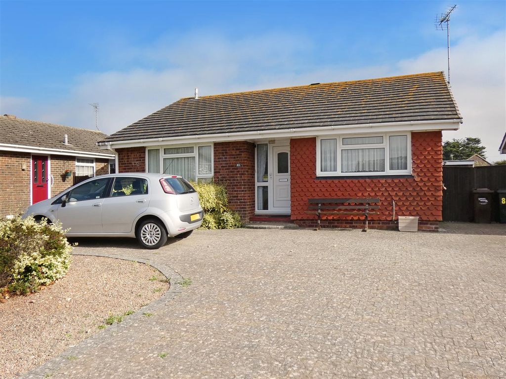 3 bed detached bungalow for sale in White Horses Way, Rustington