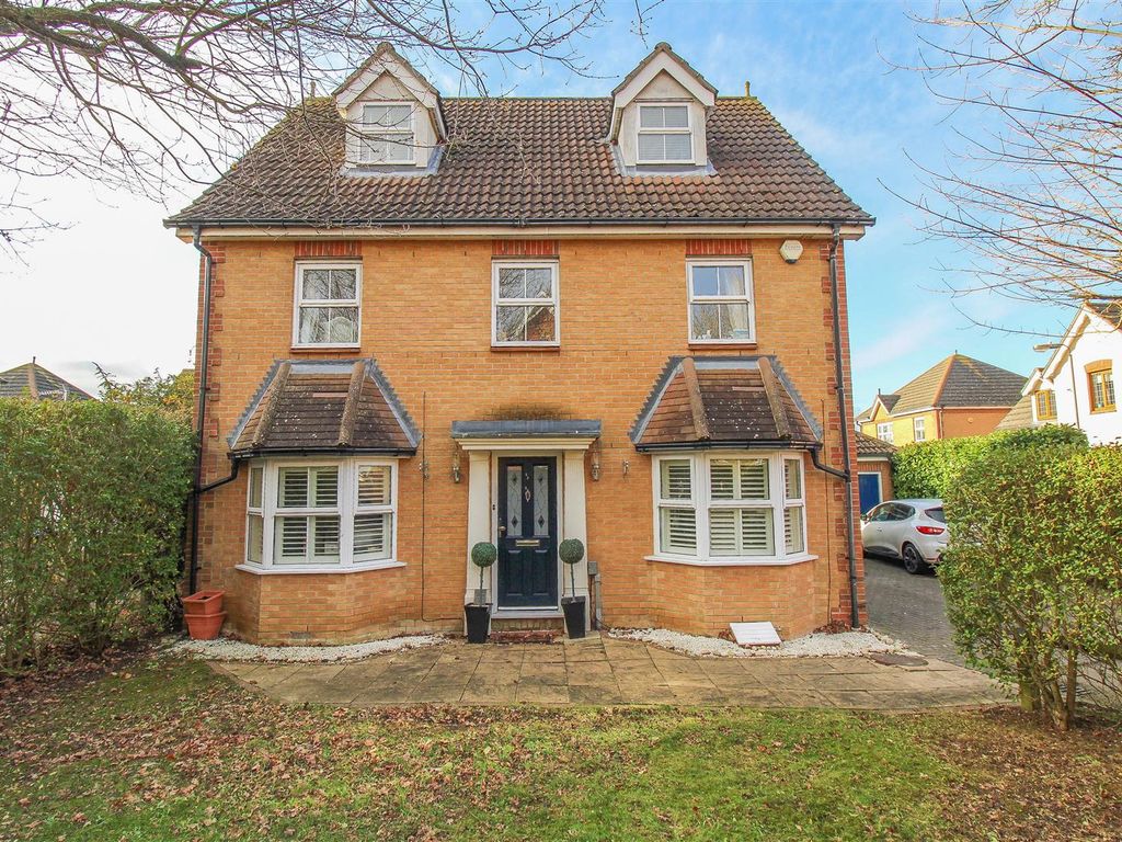 5 bed detached house for sale in Chelsea Gardens, Church Langley