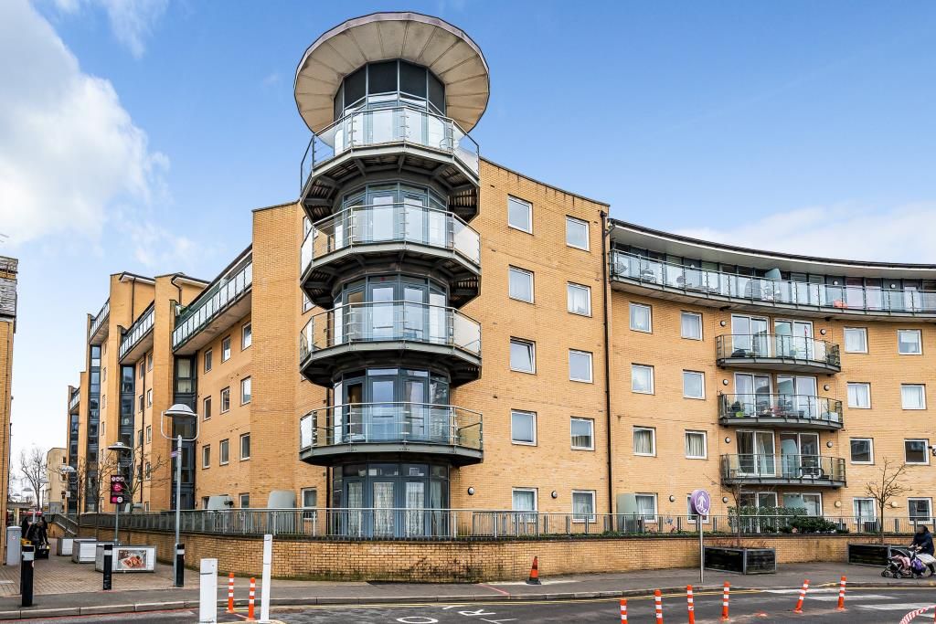 2 bed flat for sale in Feltham High Street, Feltham TW13, £290,000 Zoopla