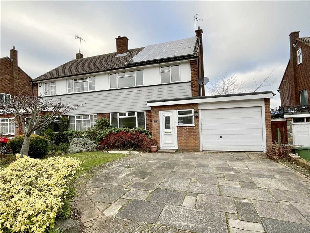 3 bed semidetached house for sale in Cornfield Road, Bushey WD23., £