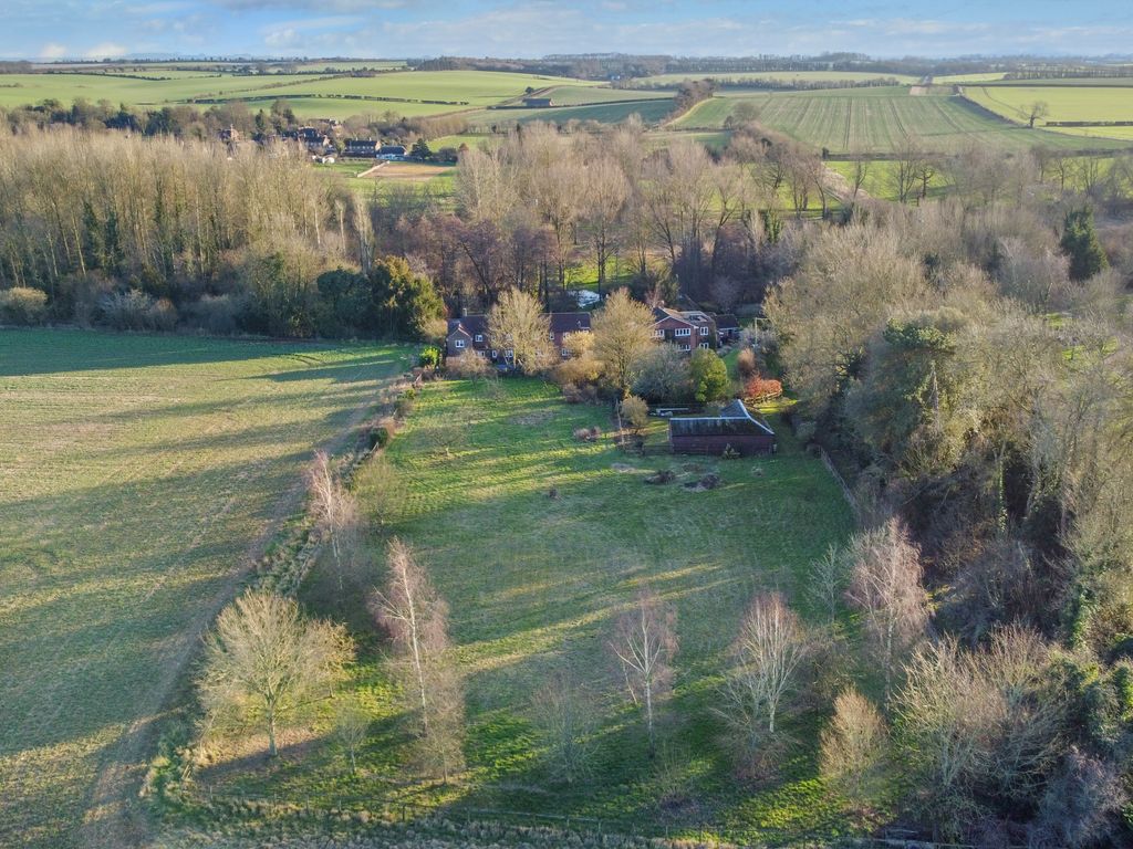 5 bed detached house for sale in Hunton Lane, Winchester SO21, £