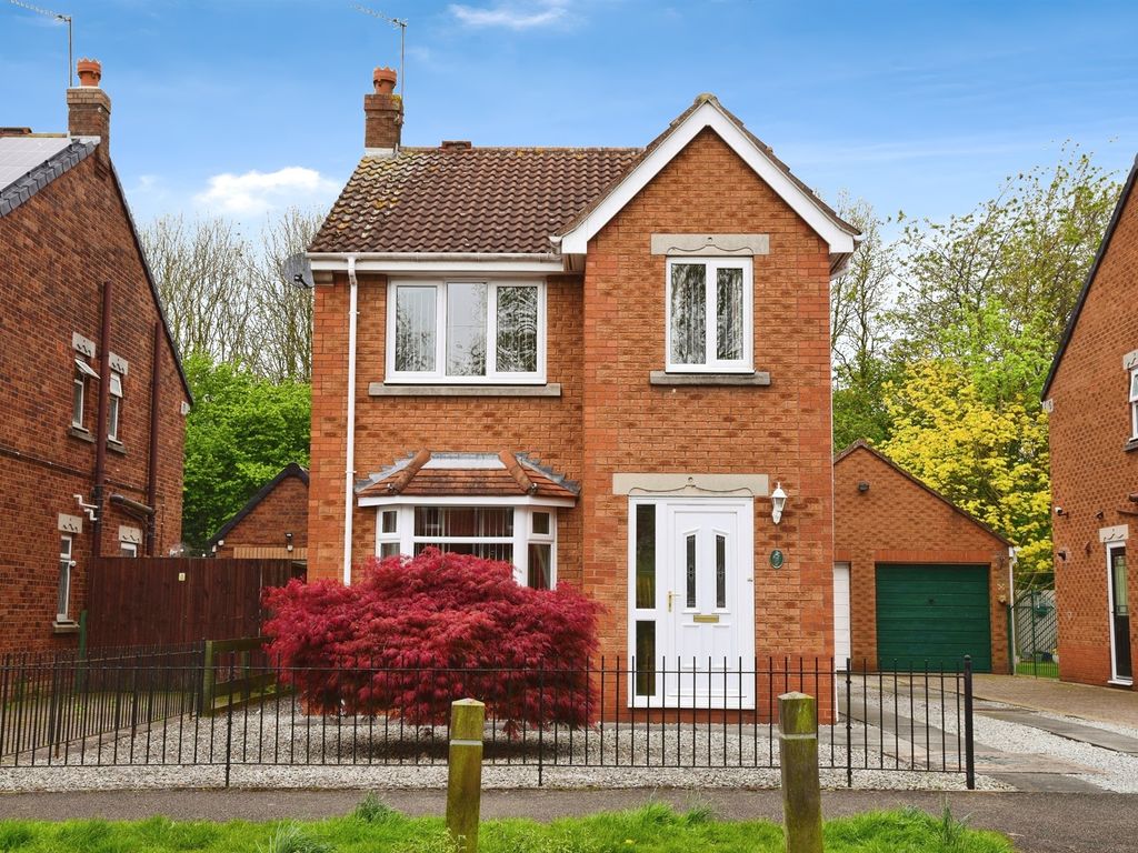 3 bed detached house for sale in Lindengate Avenue, Hull HU7, £220,000