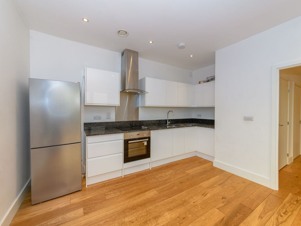 2 bed flat to rent in High Street, Slough SL1, £1,500 pcm Zoopla