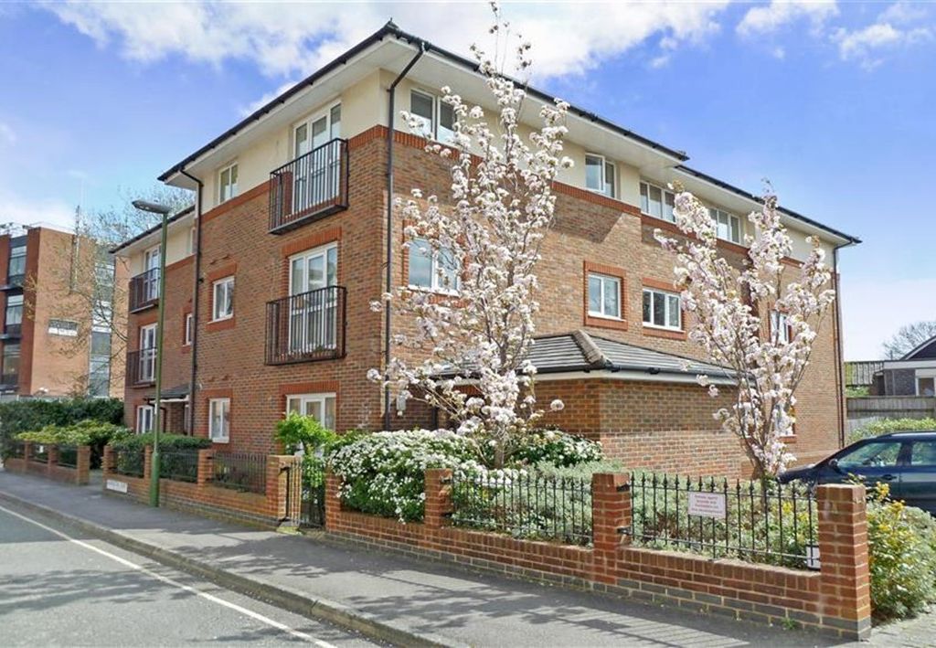 2 bed flat for sale in Chichester Terrace, Horsham RH12 Zoopla
