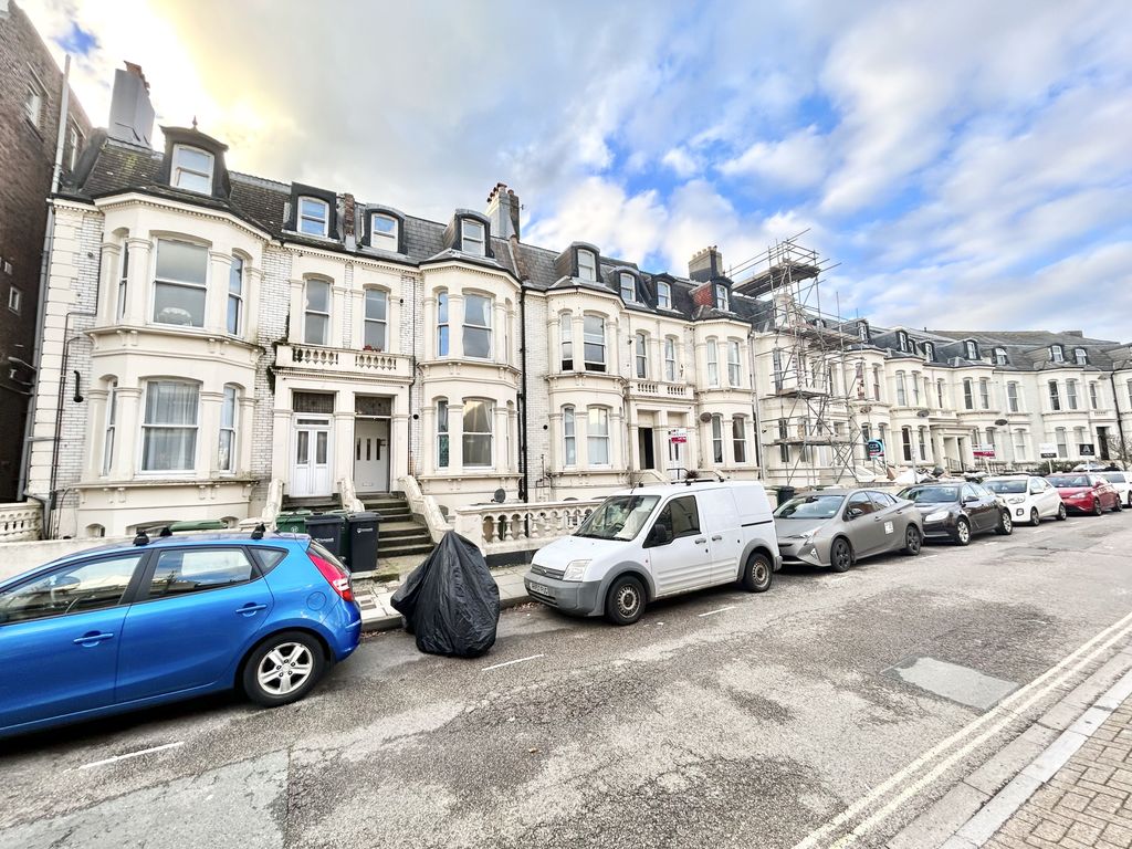 1 bed flat to rent in Alhambra Road, Southsea PO4, £850 pcm Zoopla