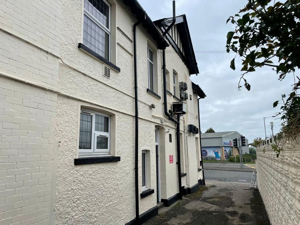 Pub/bar for sale in Carmarthen Road, Forestfach Swansea SA5, £325,000