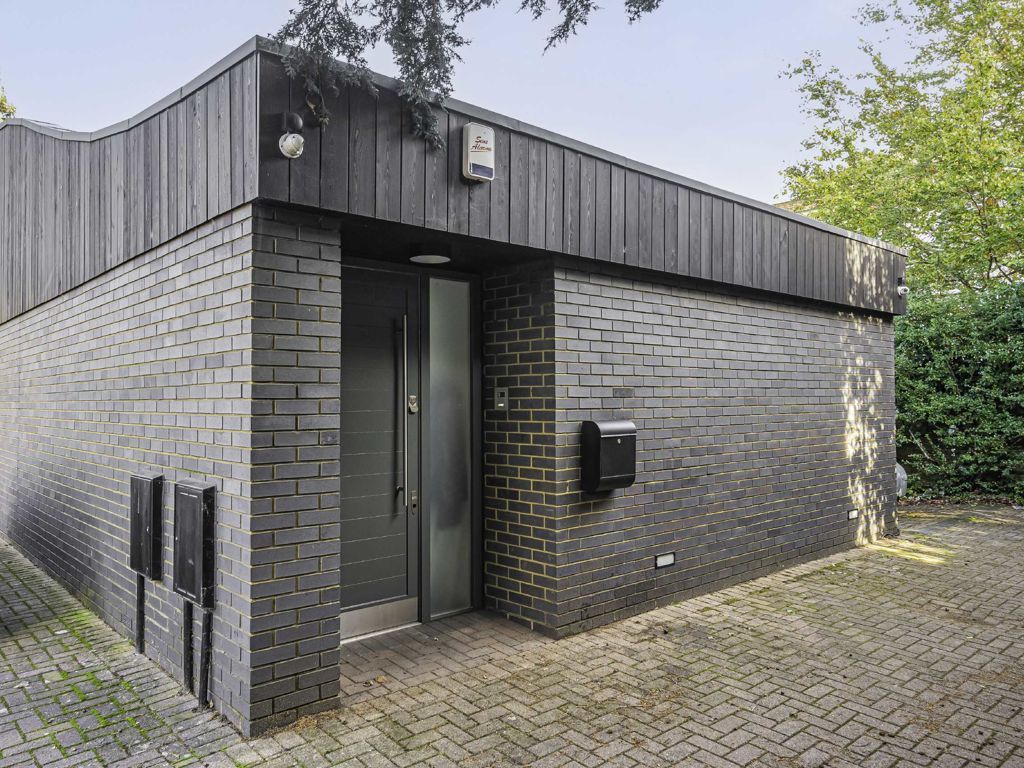 3 bed detached house for sale in Falstaff Mews, Hampton Hill, Hampton