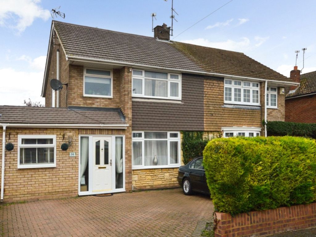 4 bed semidetached house for sale in East Hill Road, Houghton Regis