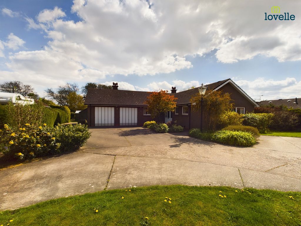 3 bed detached bungalow for sale in North Street, Middle Rasen LN8 Zoopla