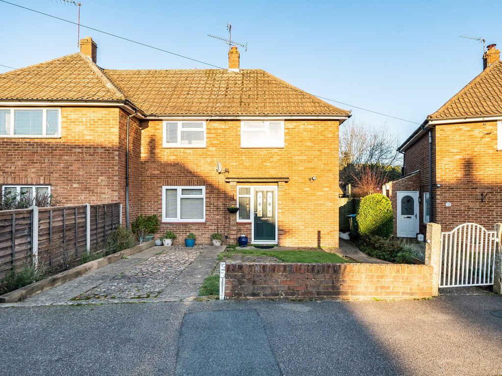 3 bed semidetached house for sale in Orchard Close, Sevenoaks, Kent